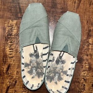 TOMS Women’s 6.5 Green Canvas Slip-On Shoes